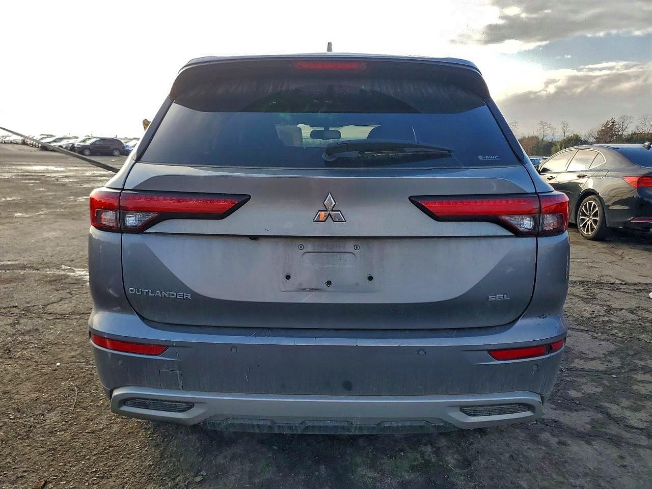 MITSUBISHI OUTLANDER 2022 — 7