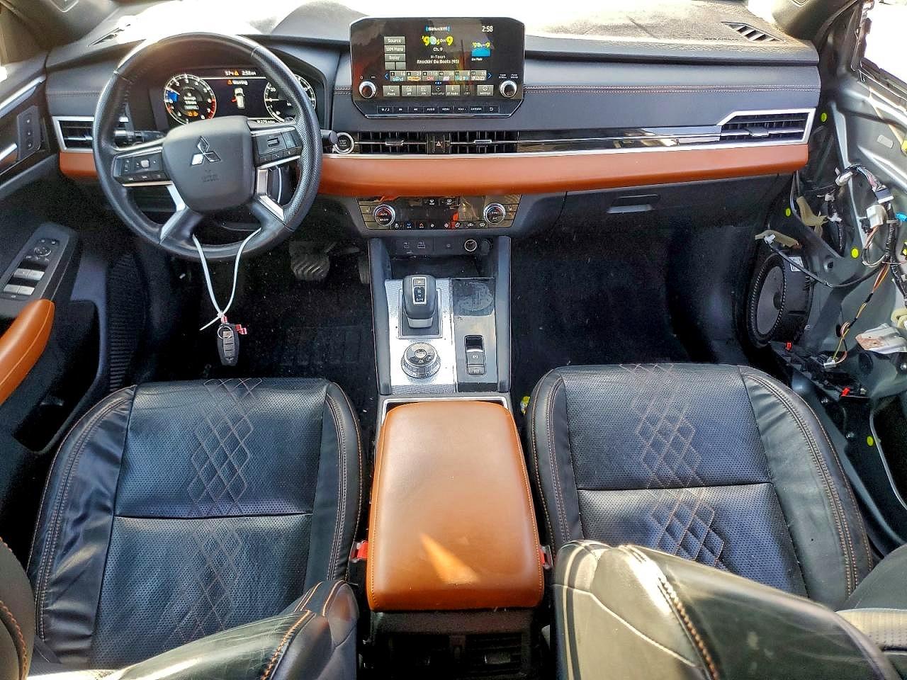 MITSUBISHI OUTLANDER 2022 — 9