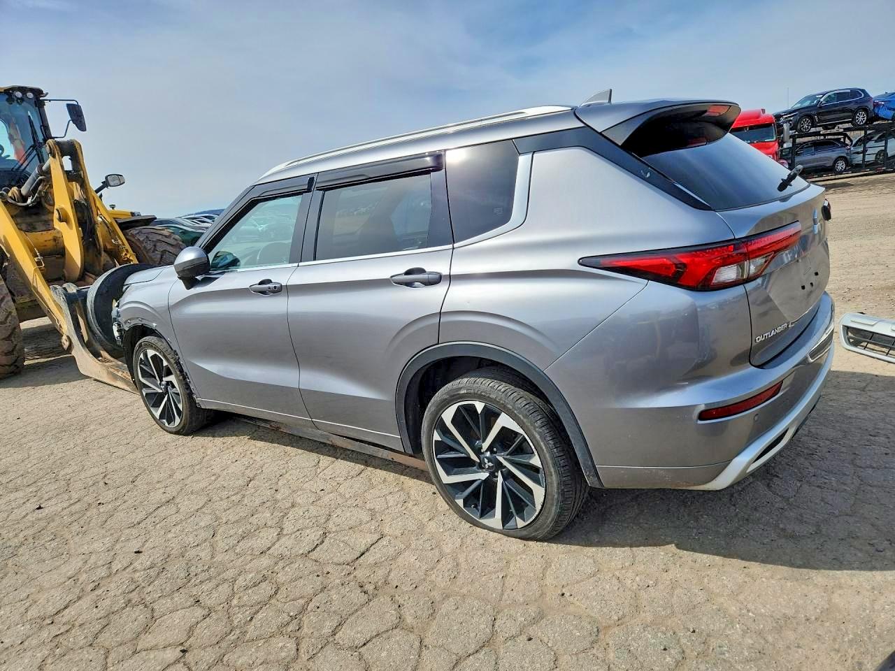 MITSUBISHI OUTLANDER 2022 — 3