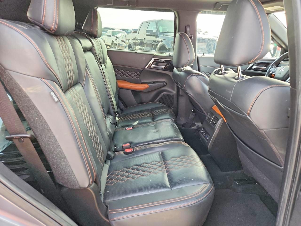 MITSUBISHI OUTLANDER 2022 — 12