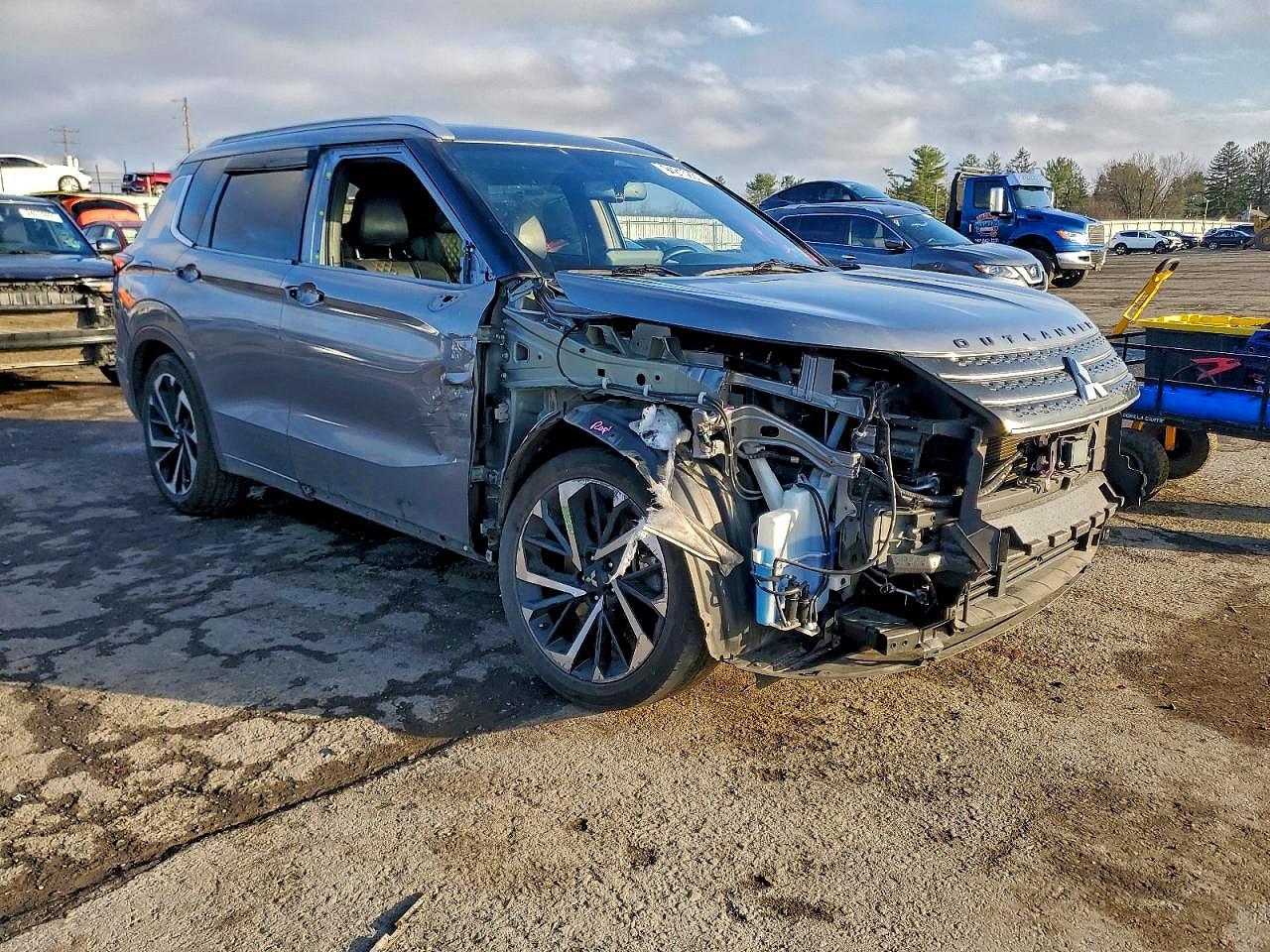 MITSUBISHI OUTLANDER 2022 — 5