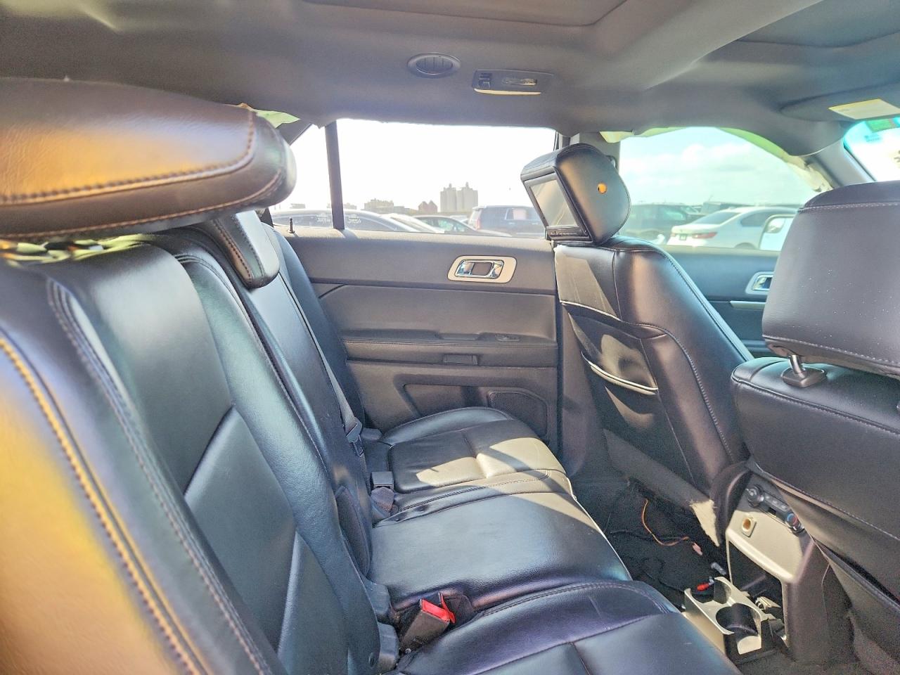 FORD EXPLORER 2011 — 12