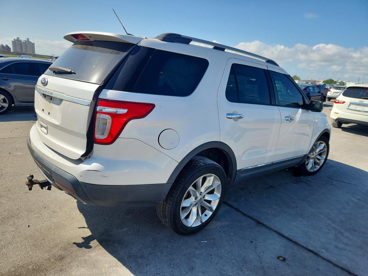 FORD EXPLORER 2011 — 4