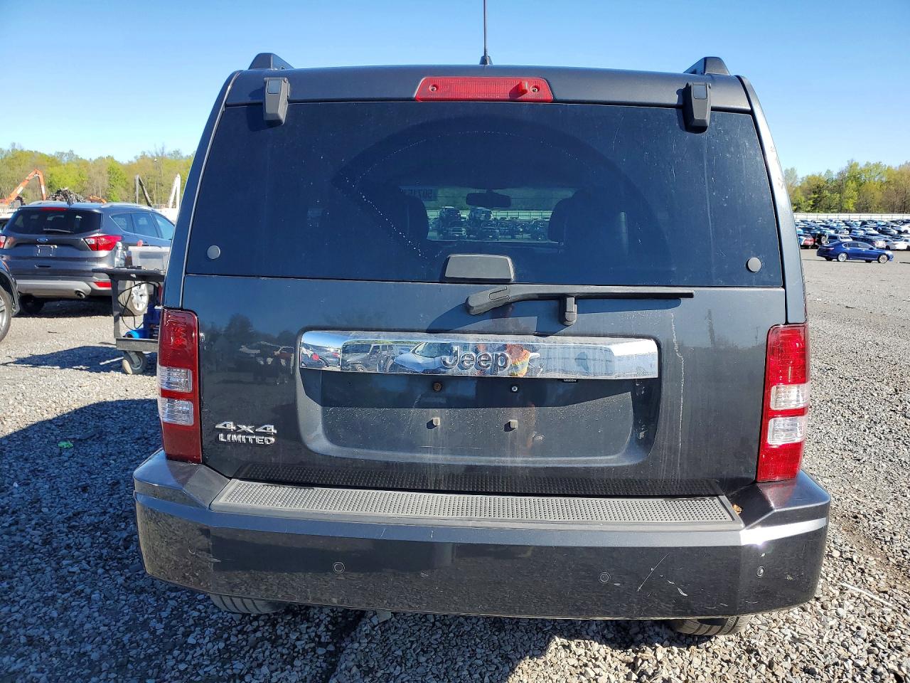 JEEP LIBERTY 2011 — 7