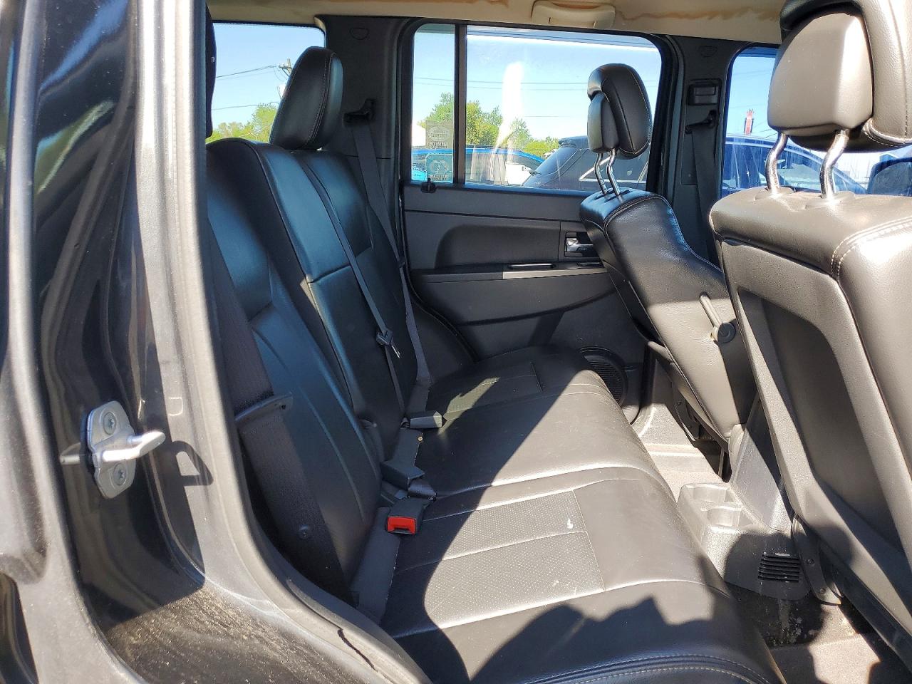 JEEP LIBERTY 2011 — 12