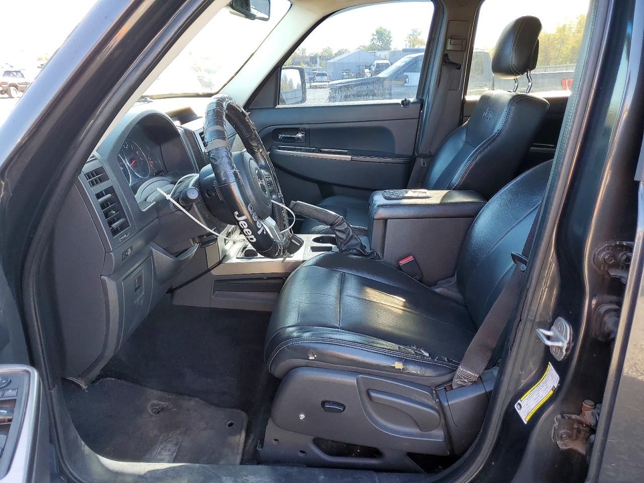 JEEP LIBERTY 2011 — 8