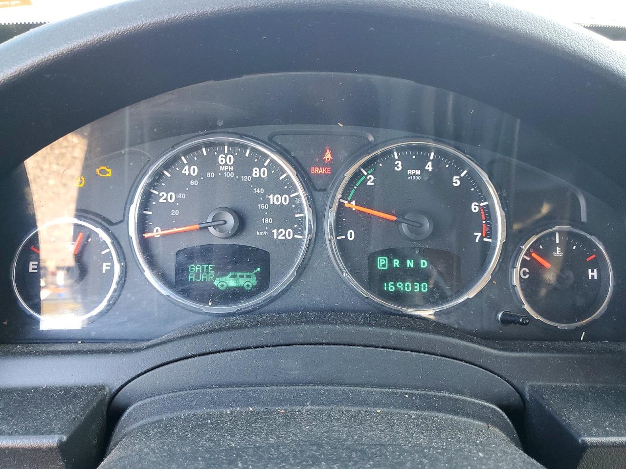 JEEP LIBERTY 2011 — 10