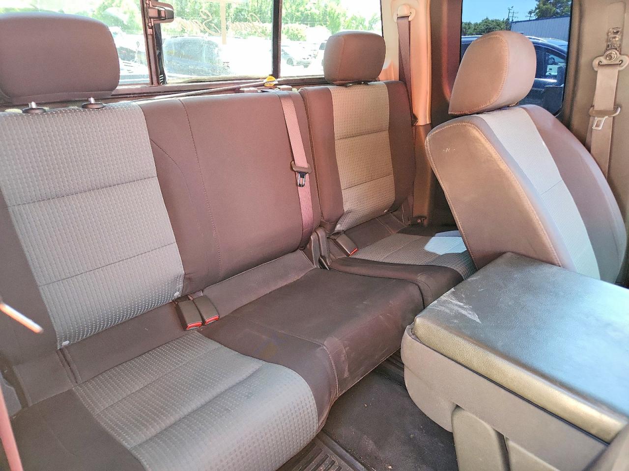 NISSAN TITAN 2005 — 11