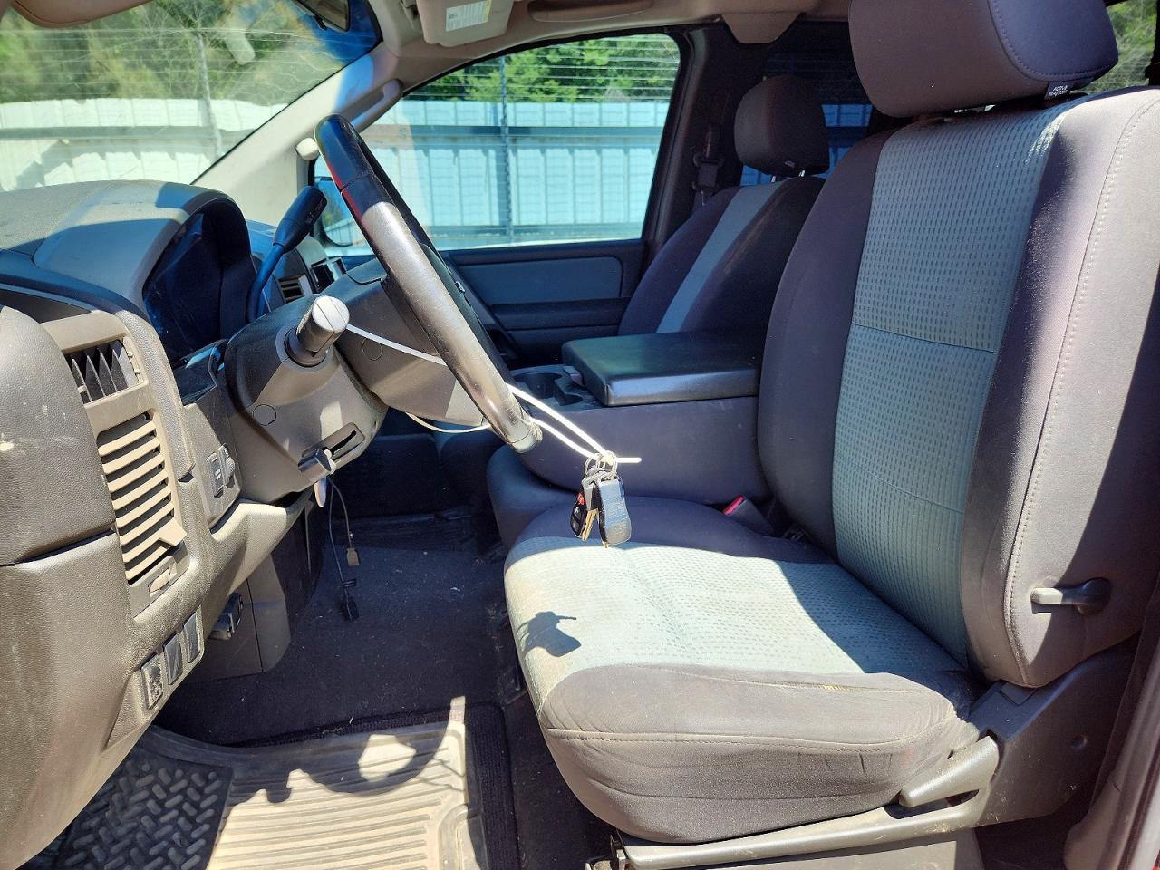 NISSAN TITAN 2005 — 8