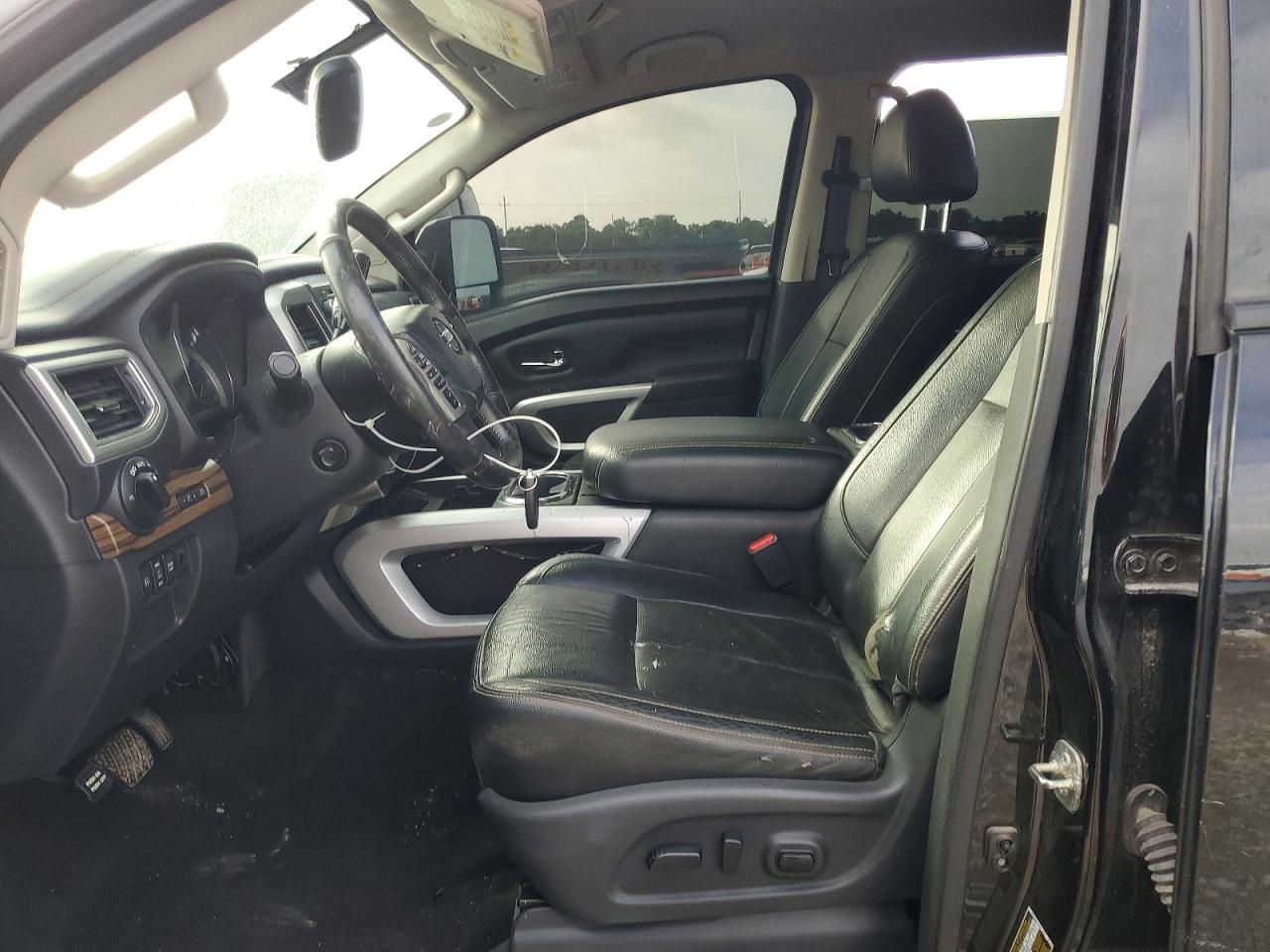 NISSAN TITAN 2019 — 8