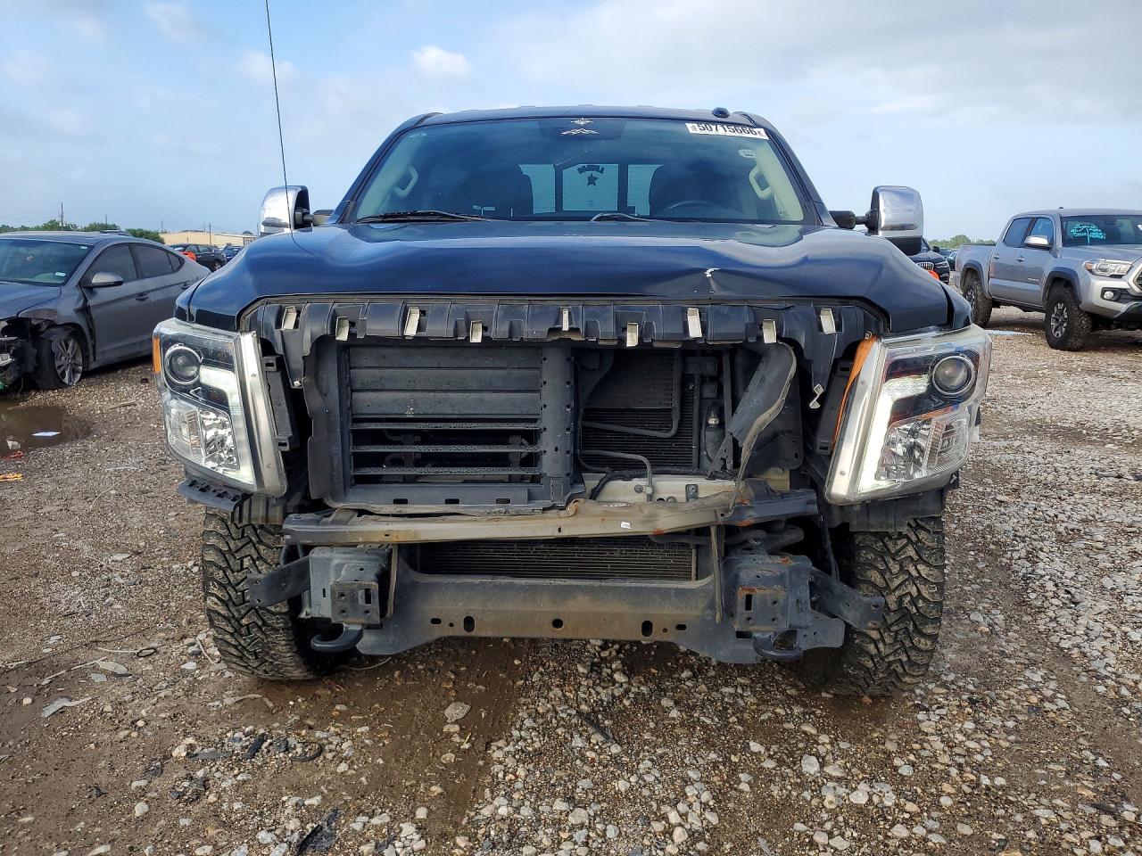 NISSAN TITAN 2019 — 6
