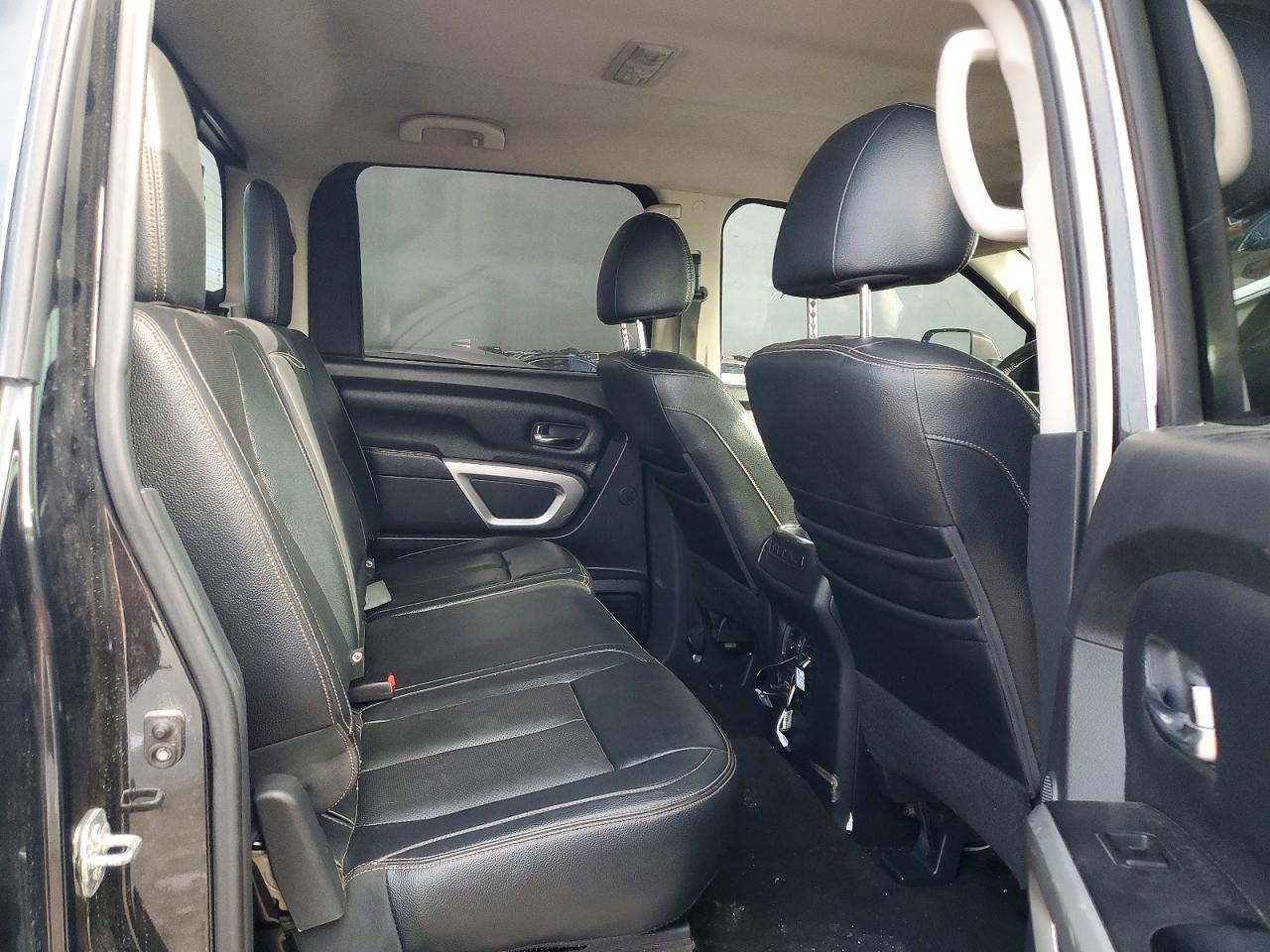 NISSAN TITAN 2019 — 11