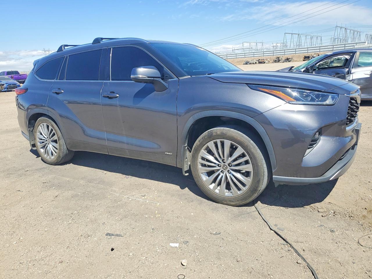 2023 TOYOTA HIGHLANDER HYBRID PLATINUM