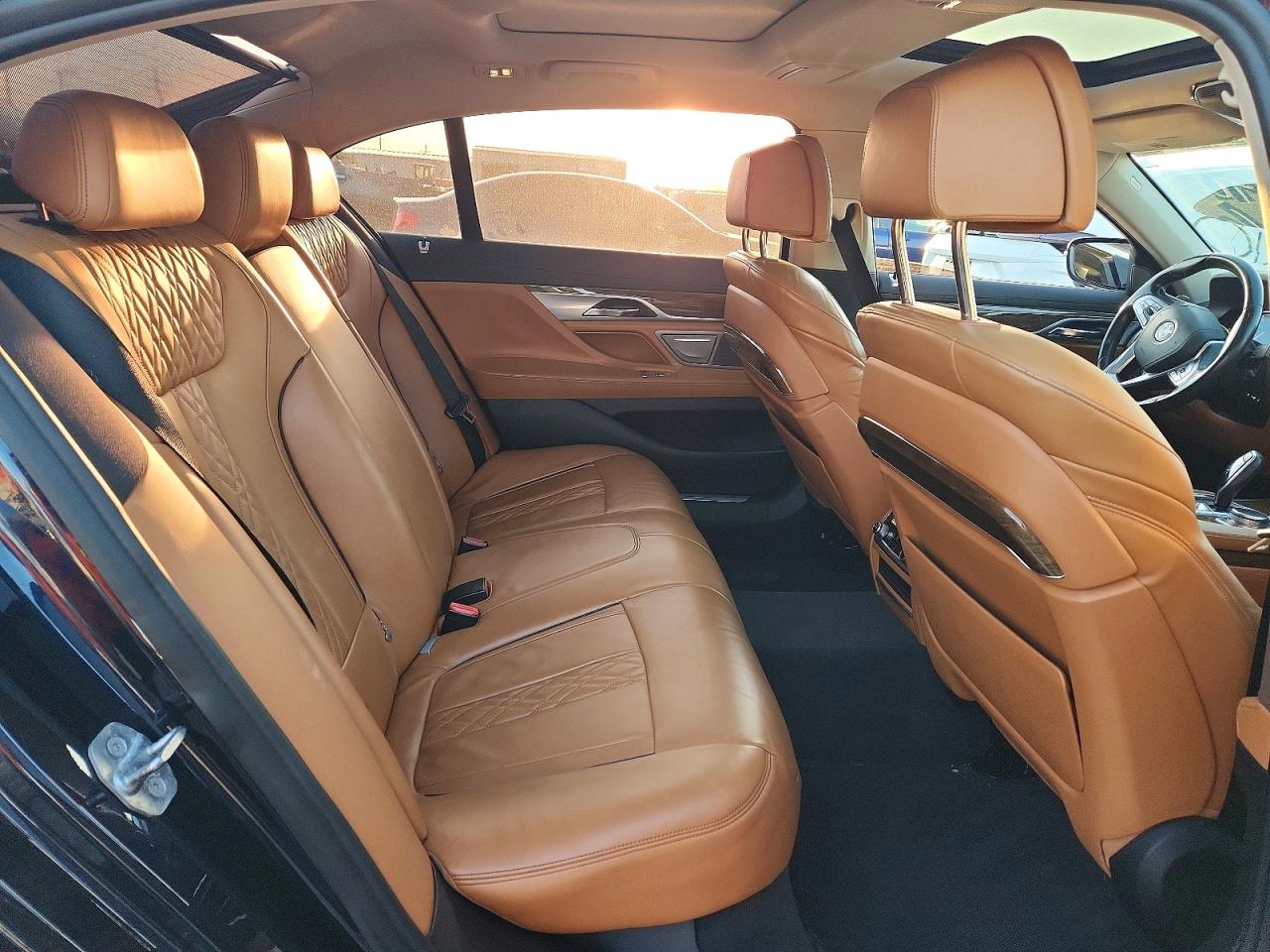 BMW 750 2016 — 11