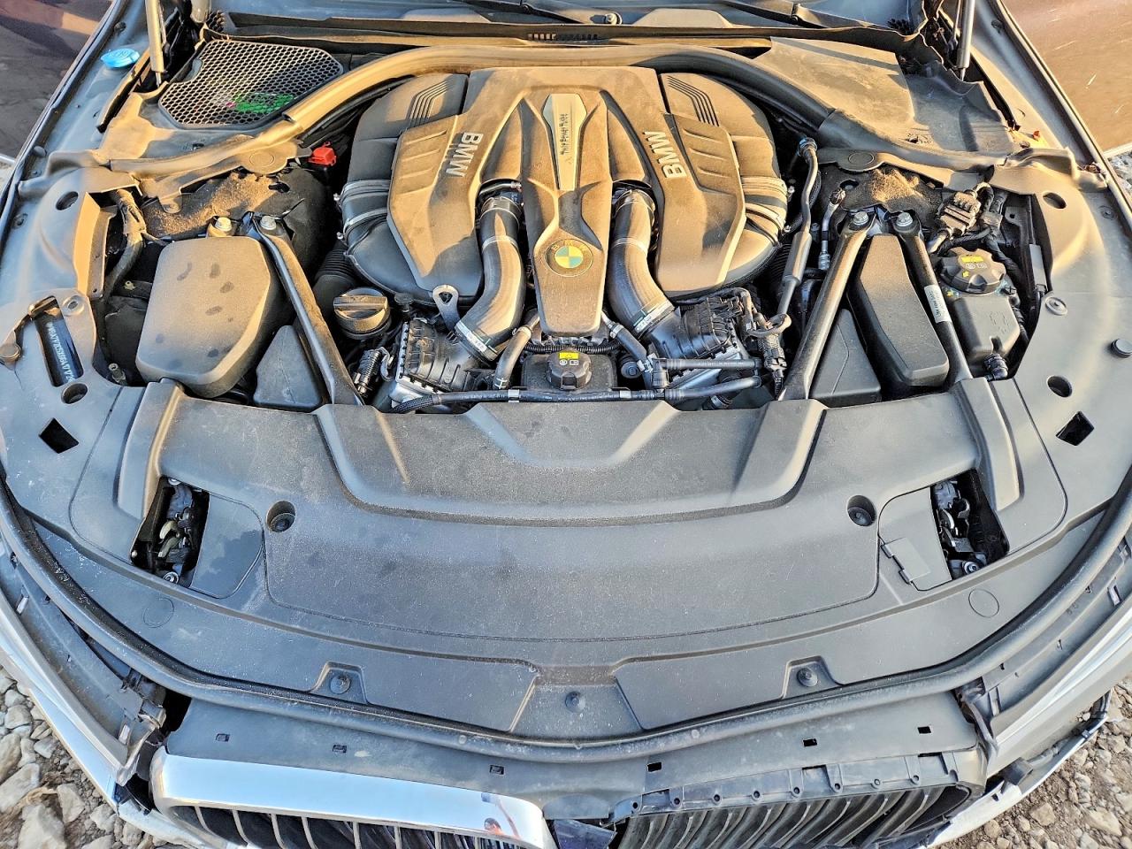BMW 750 2016 — 12