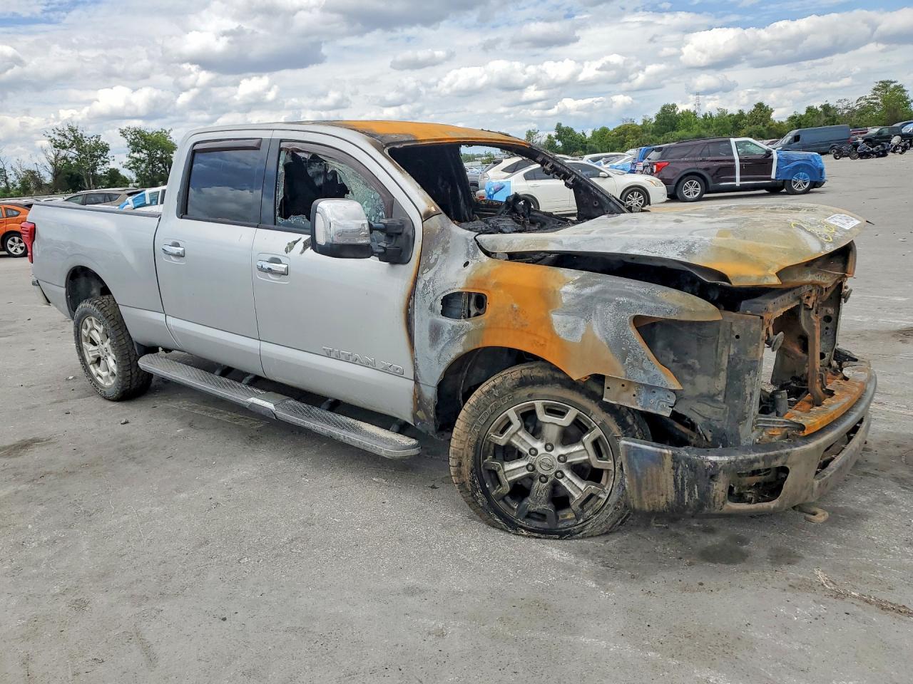2016 NISSAN TITAN XD SL