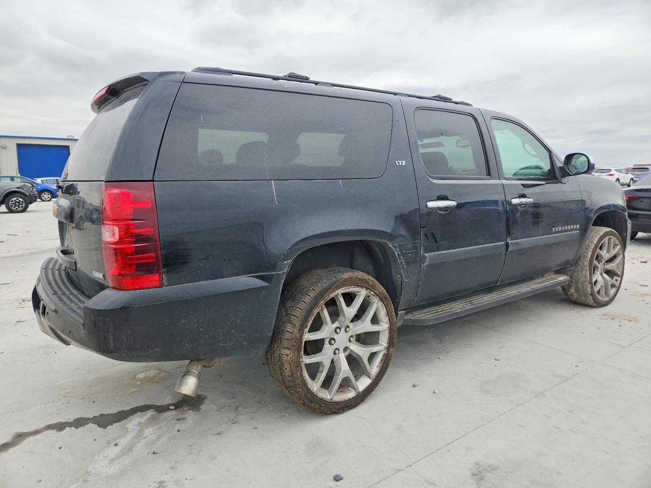 CHEVROLET SUBURBAN 2007 — 4