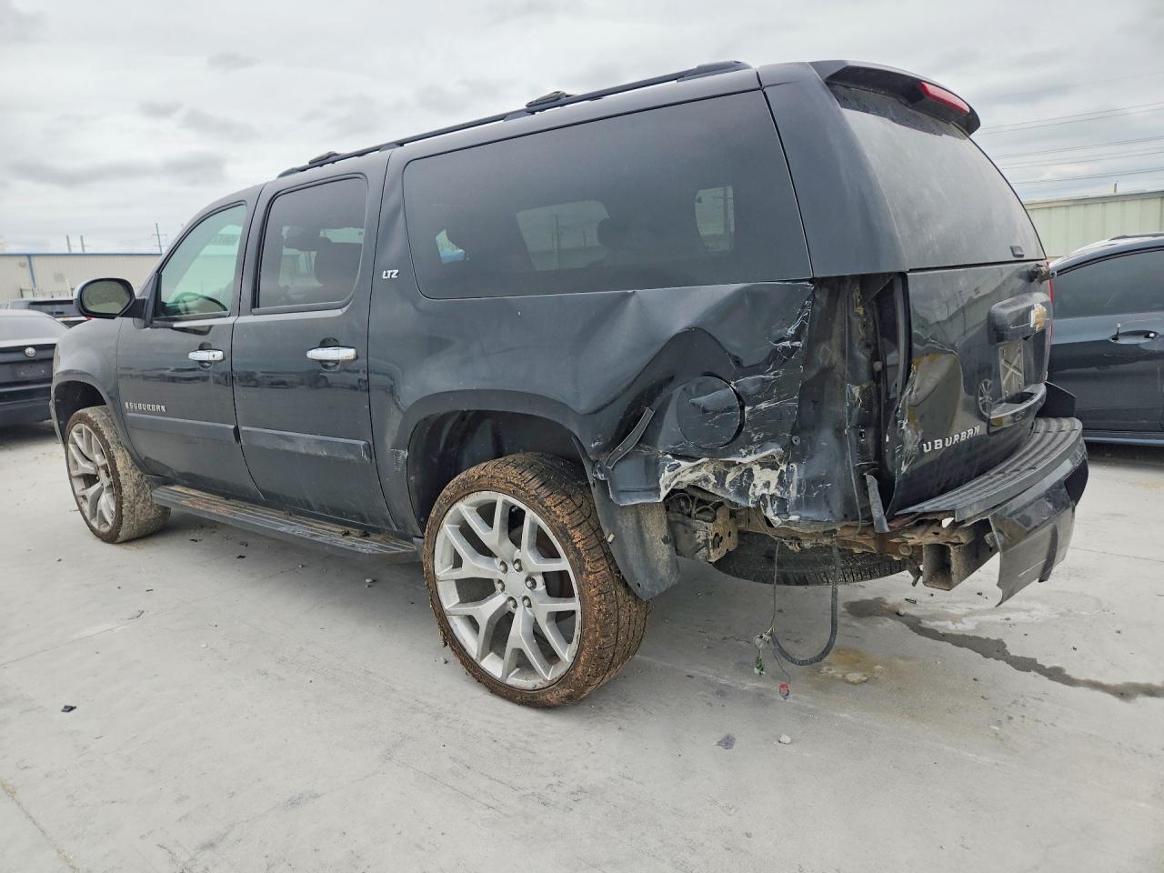 CHEVROLET SUBURBAN 2007 — 3