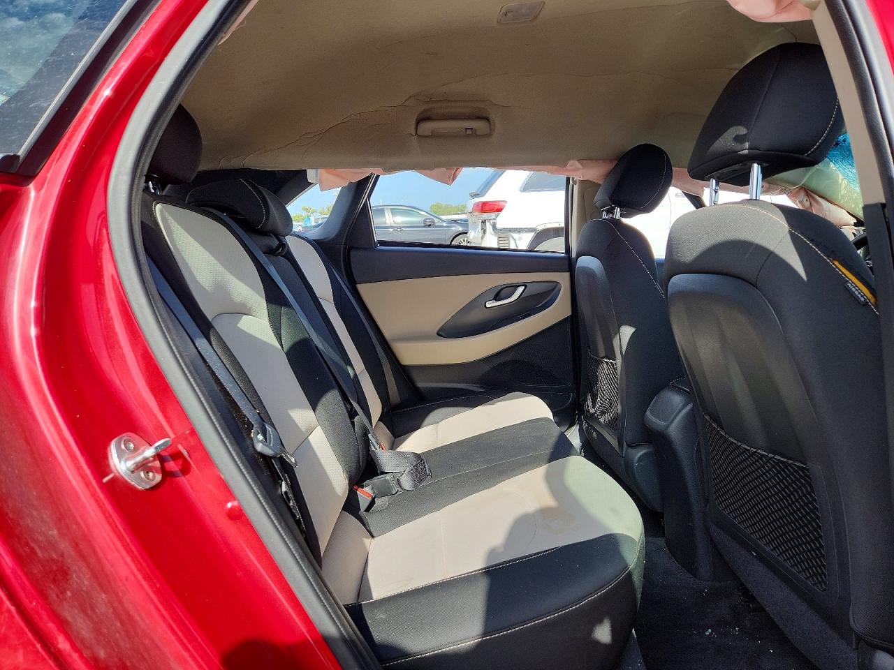 HYUNDAI ELANTRA GT 2018 — 12