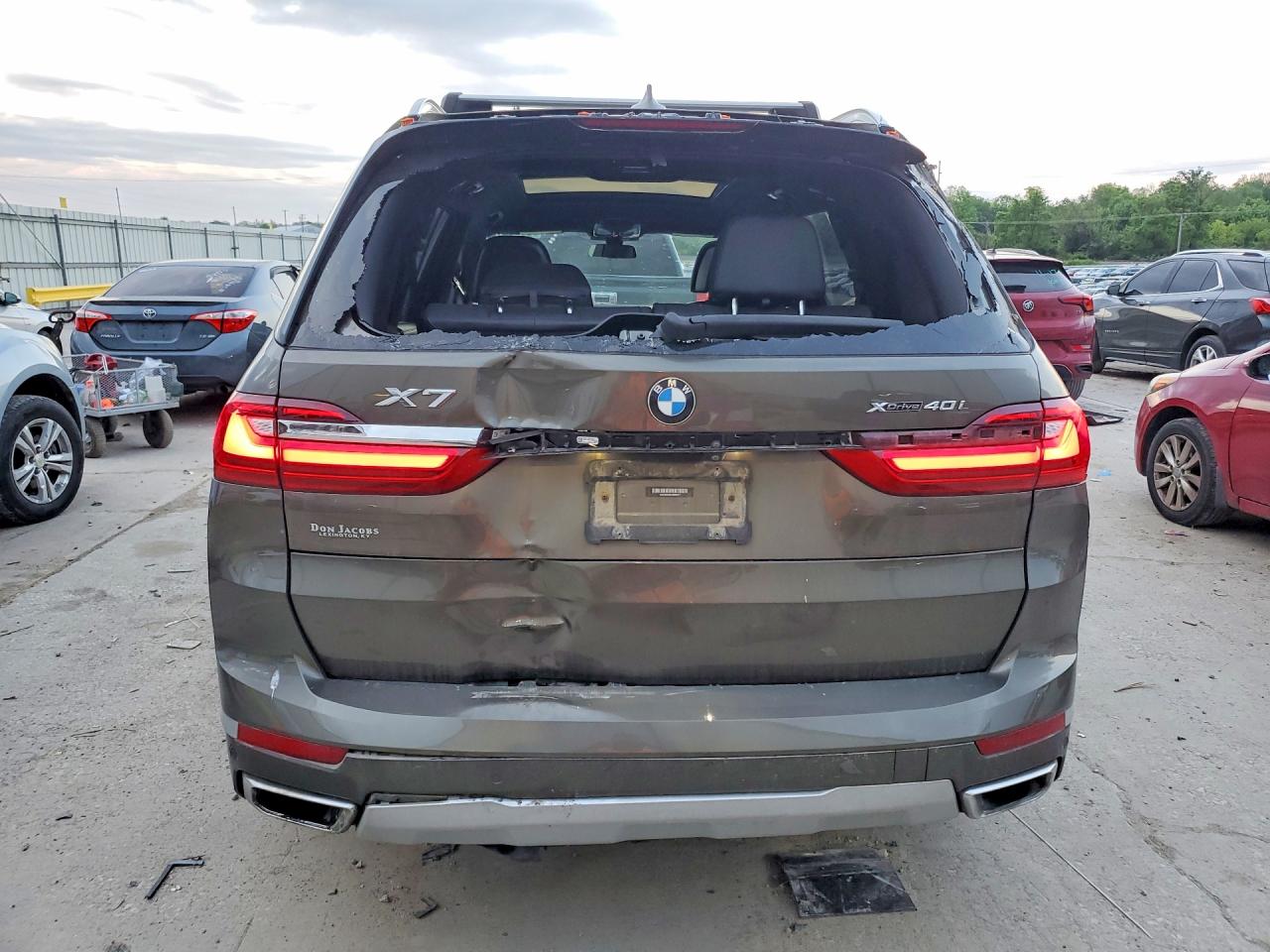 BMW X7 2020 — 7