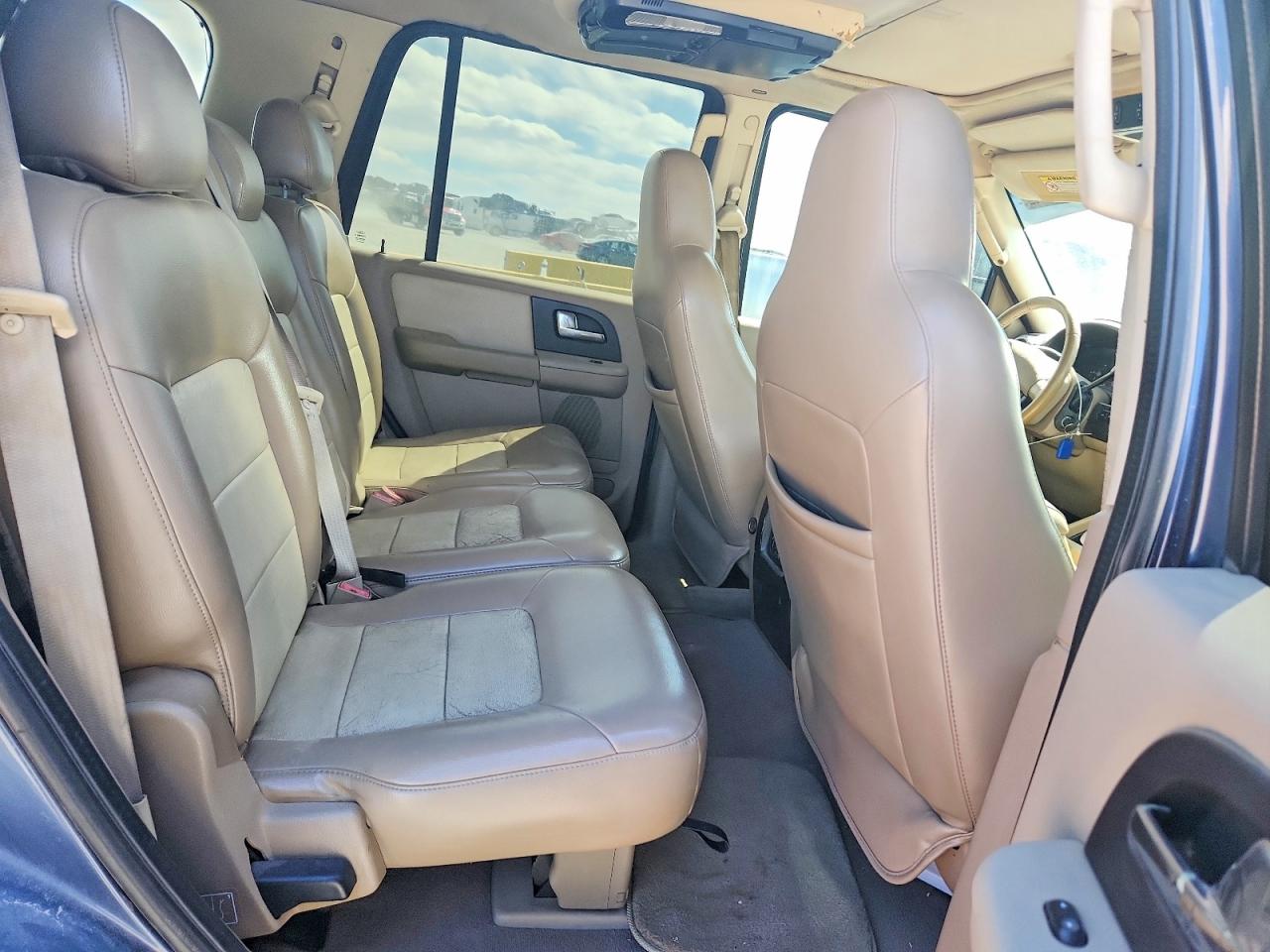 FORD EXPEDITION 2004 — 12