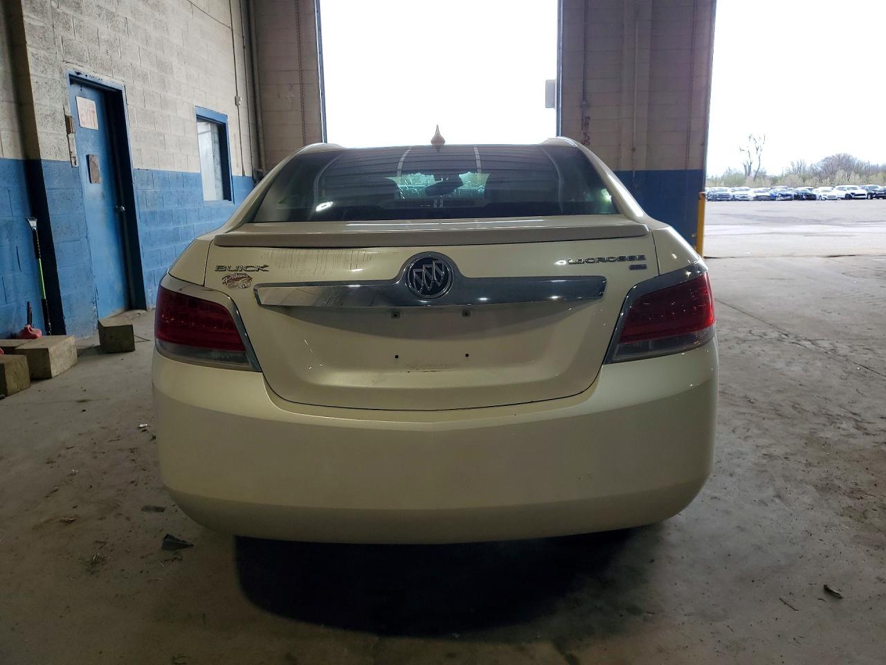 BUICK LACROSSE 2011 — 7