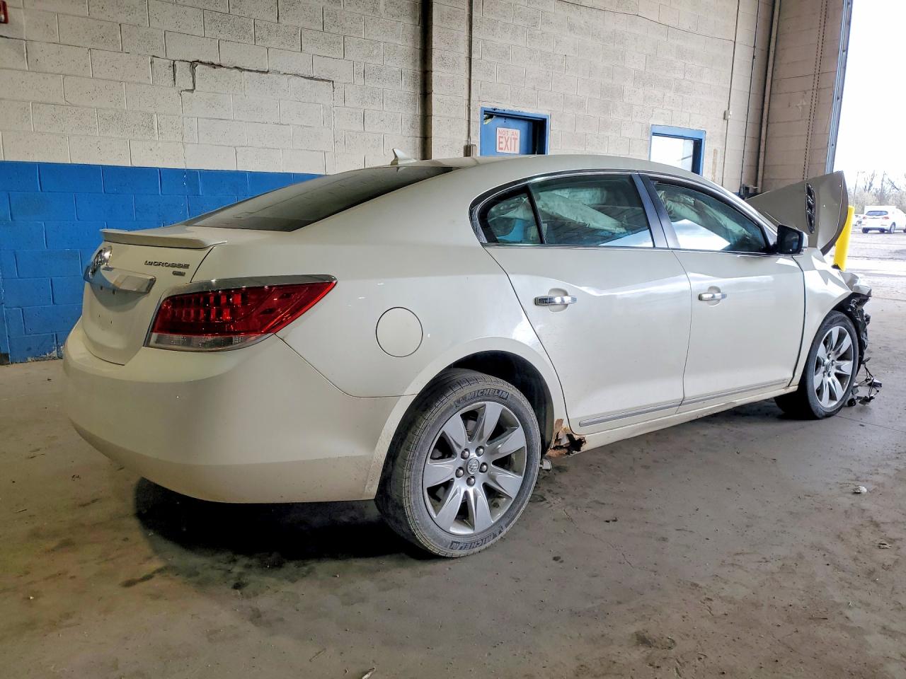 BUICK LACROSSE 2011 — 4