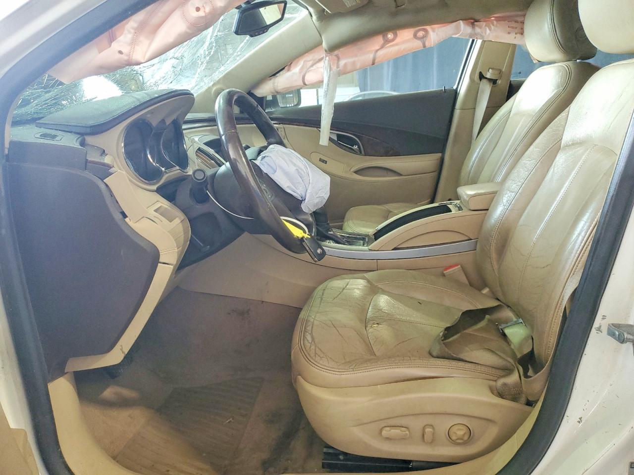 BUICK LACROSSE 2011 — 8
