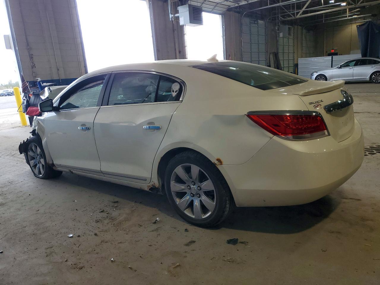 BUICK LACROSSE 2011 — 3