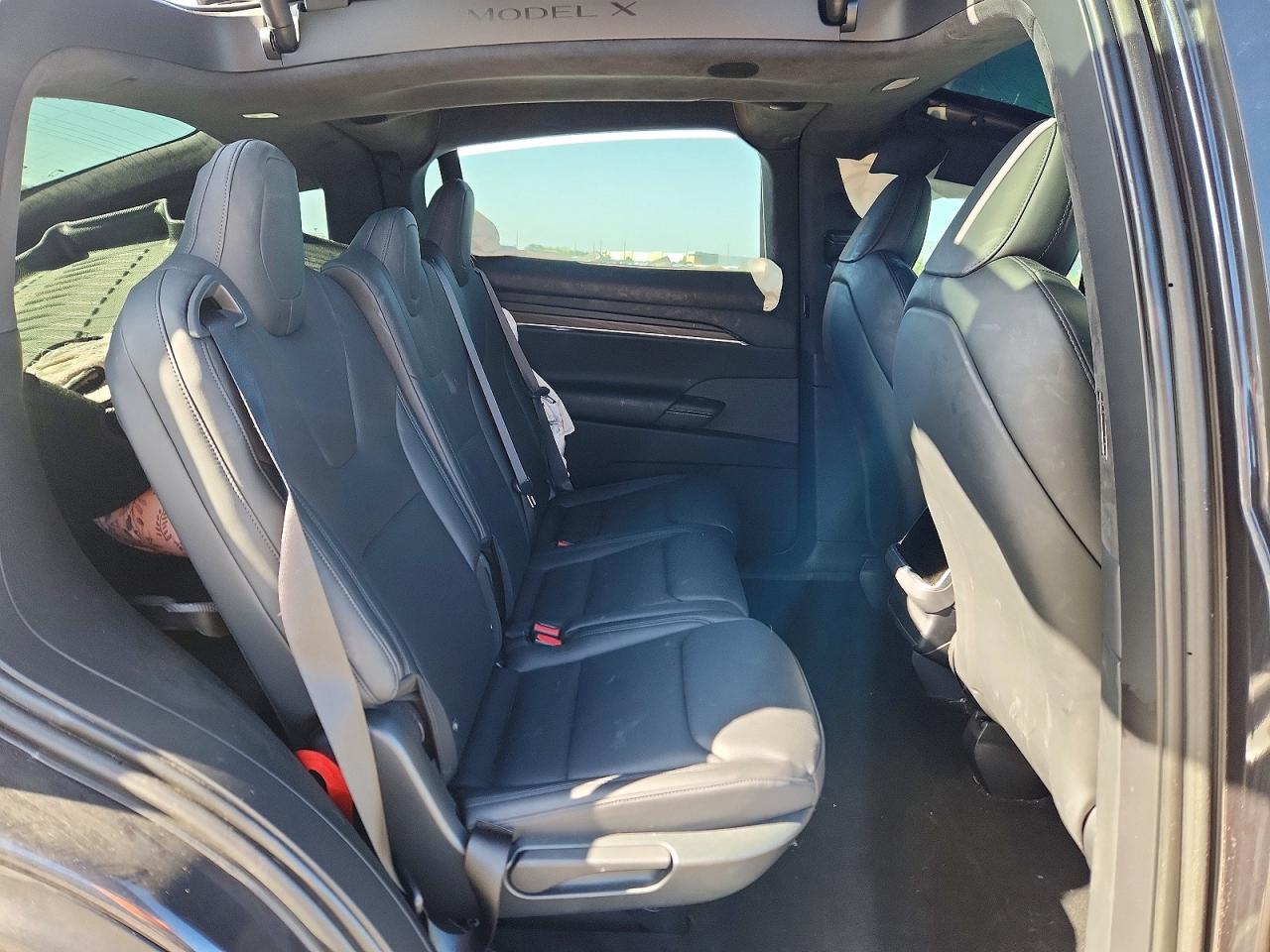 TESLA MODEL X 2024 — 11