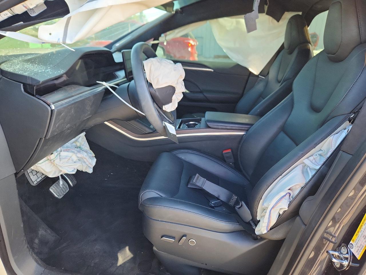 TESLA MODEL X 2024 — 8