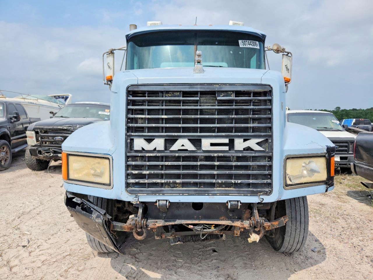 MACK CH613 2000 — 10