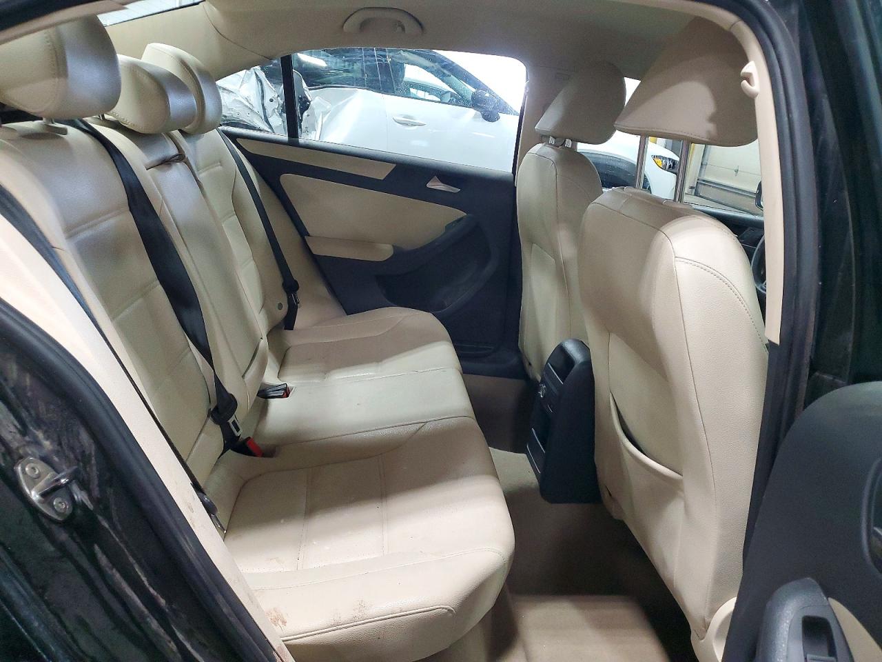 VOLKSWAGEN JETTA 2012 — 11