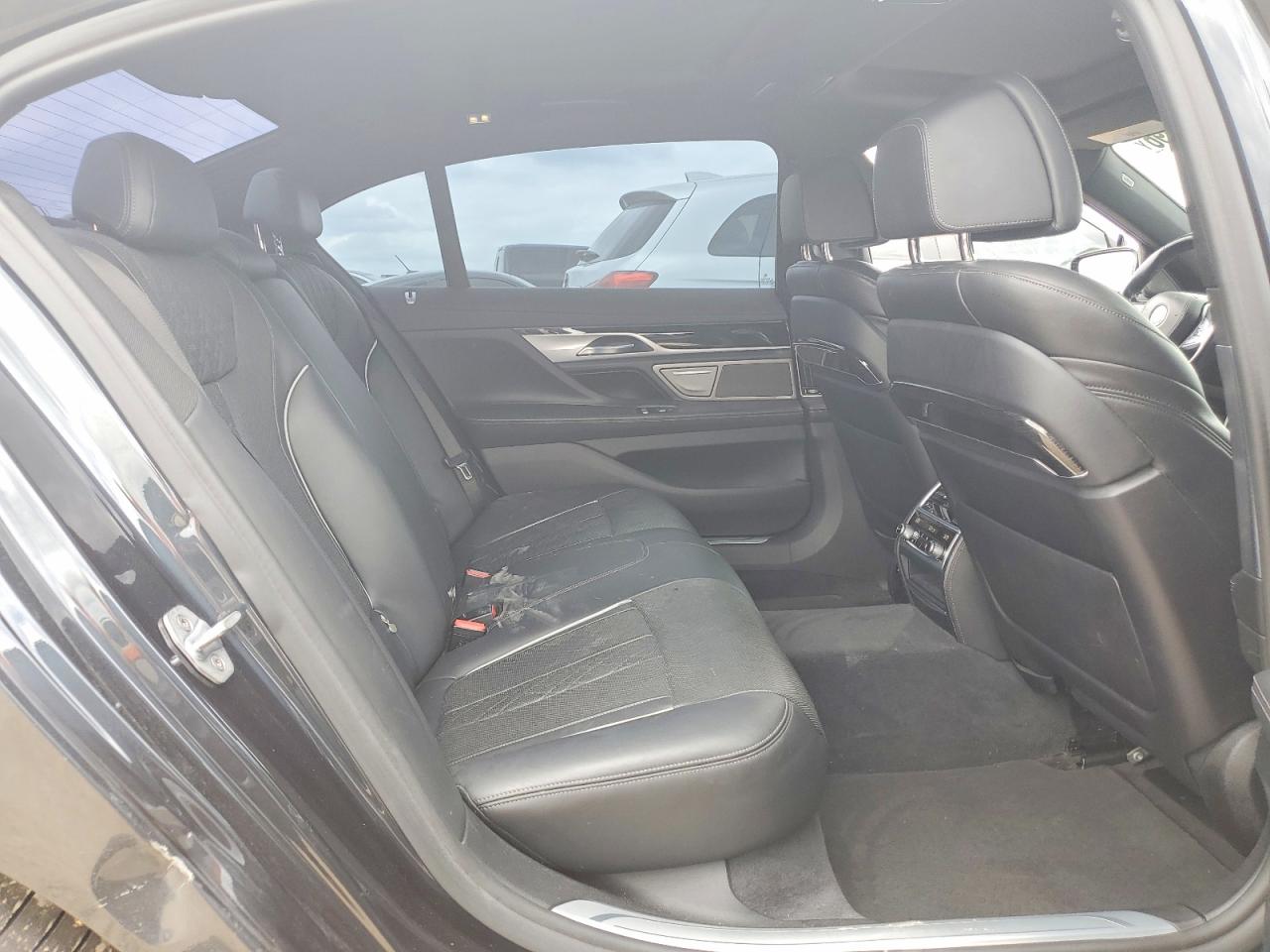 BMW 750 2019 — 11