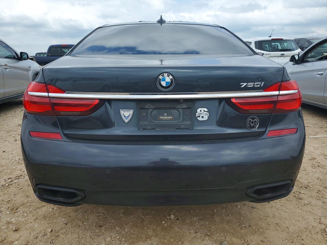 BMW 750 2019 — 7