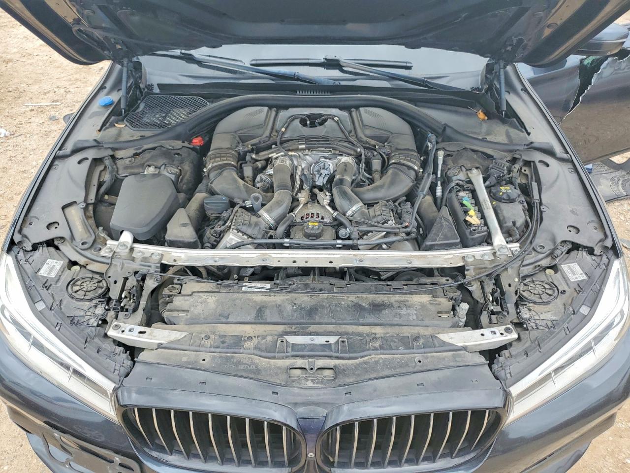 BMW 750 2019 — 12