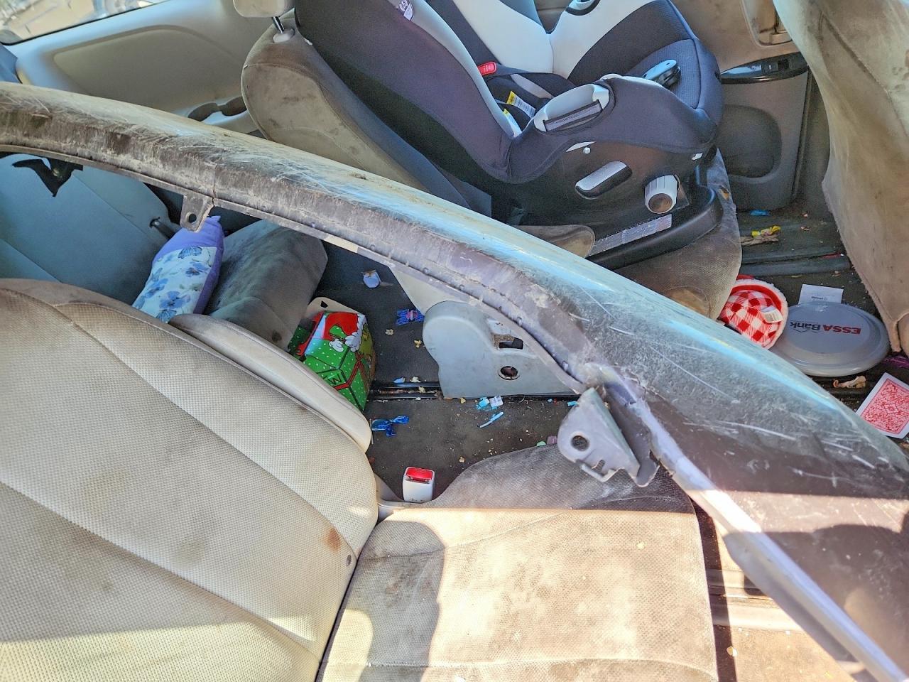 TOYOTA SIENNA 2011 — 14
