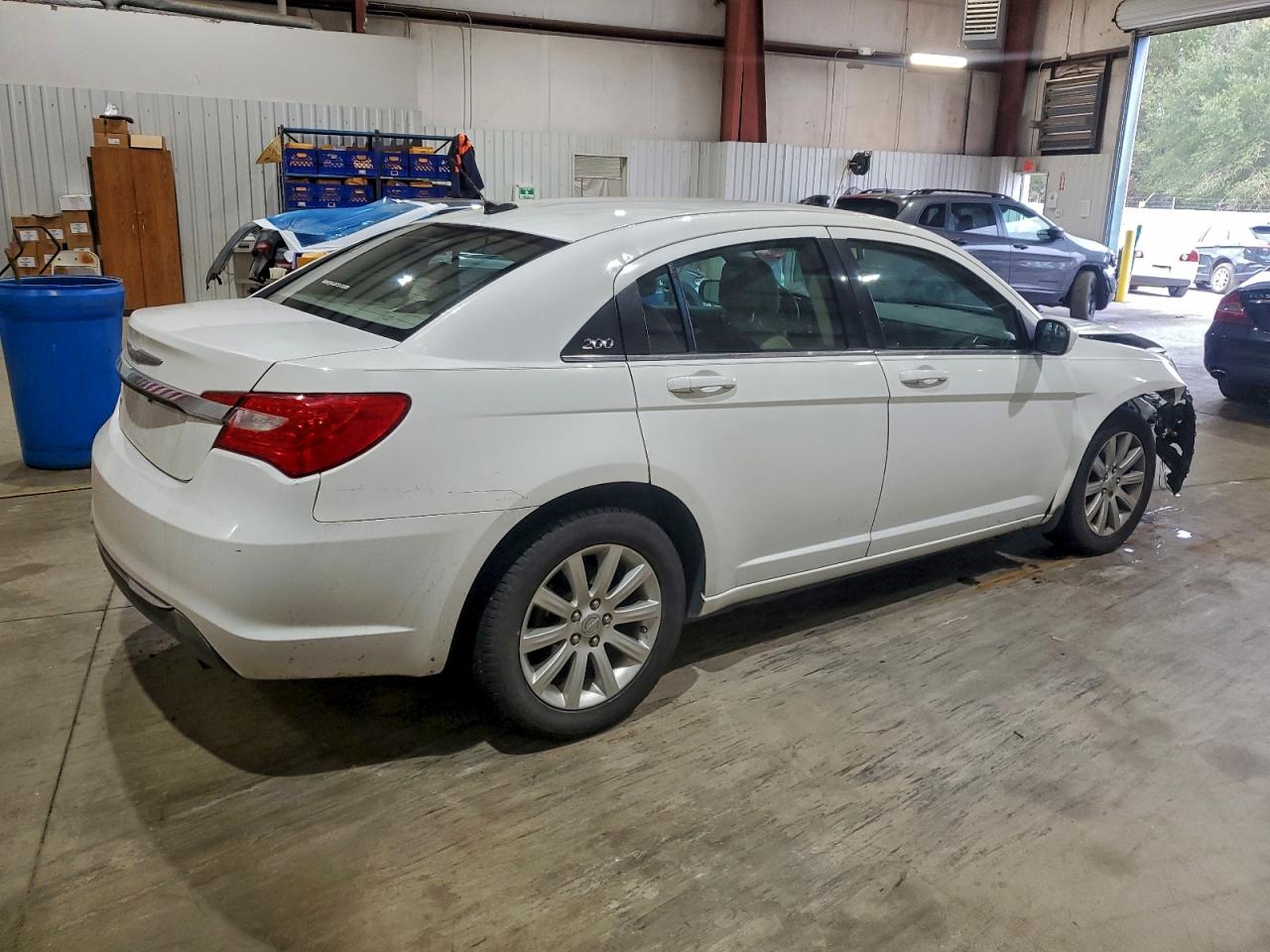 CHRYSLER 200 2014 — 4