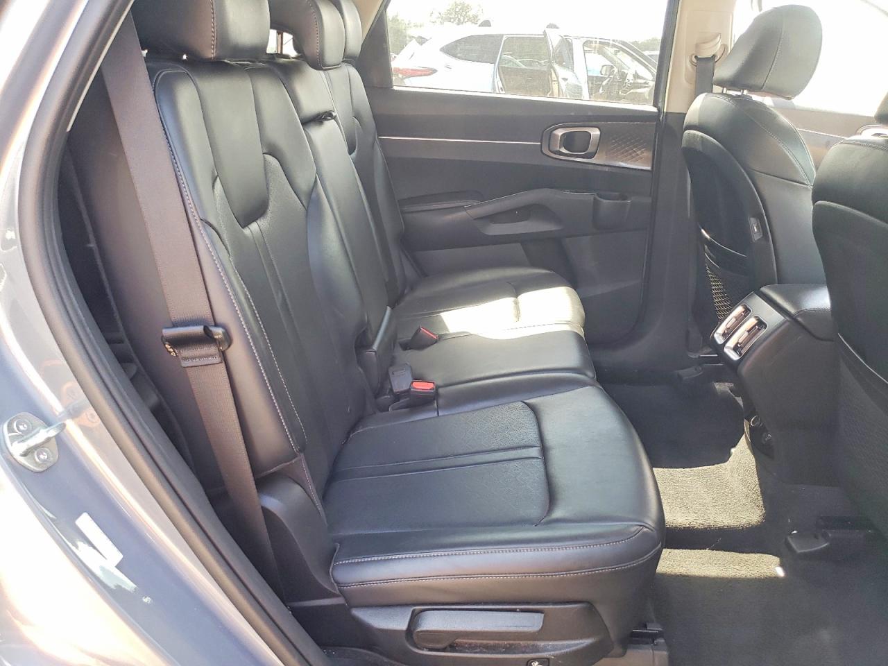 KIA SORENTO 2023 — 12