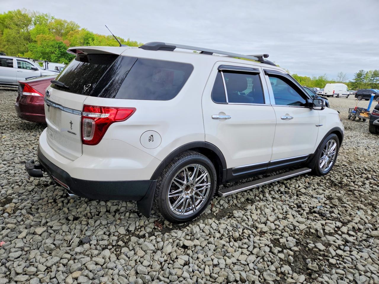 FORD EXPLORER 2011 — 4