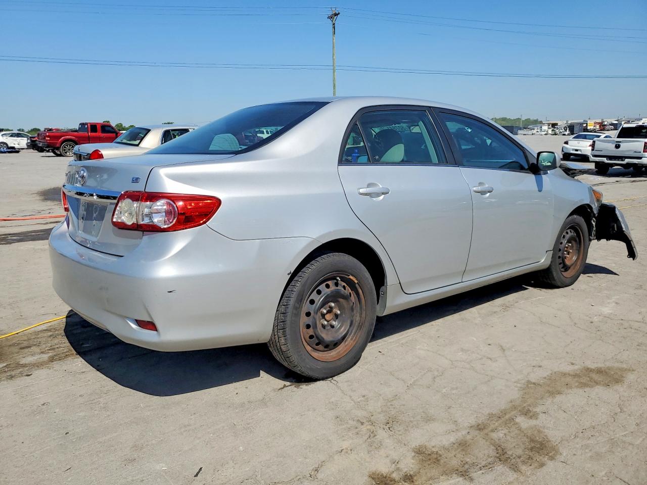 TOYOTA COROLLA 2013 — 4