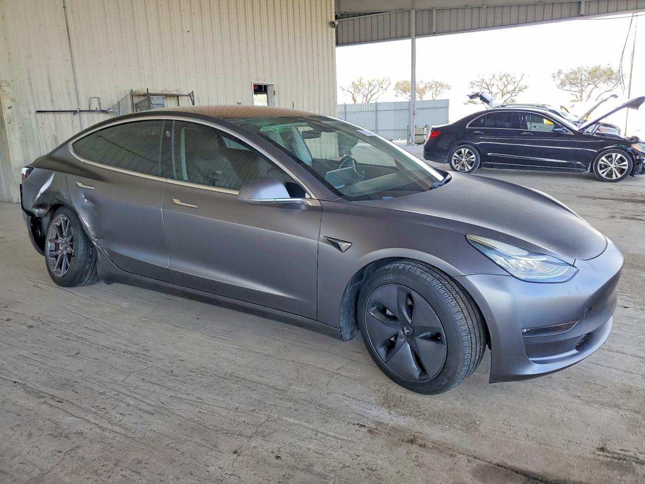 TESLA MODEL 3 2019 — 5