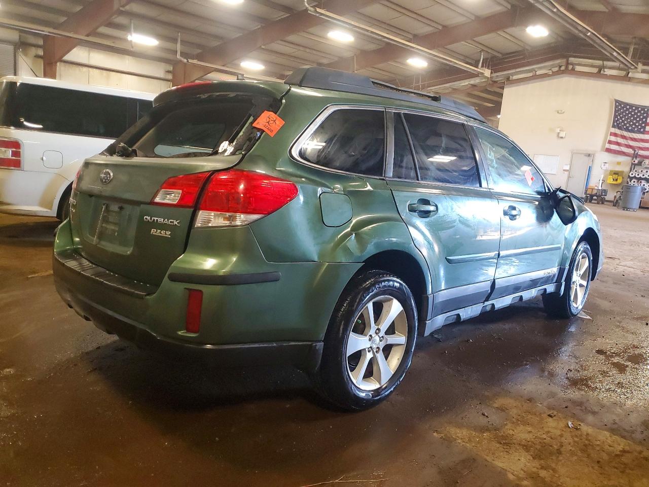 SUBARU OUTBACK 2013 — 4