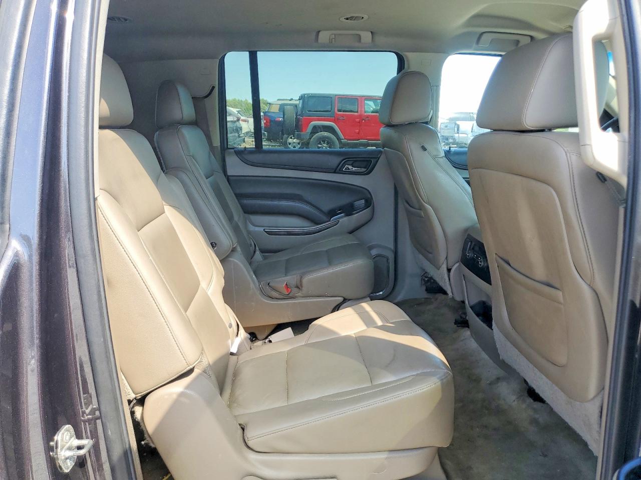 CHEVROLET SUBURBAN 2015 — 12