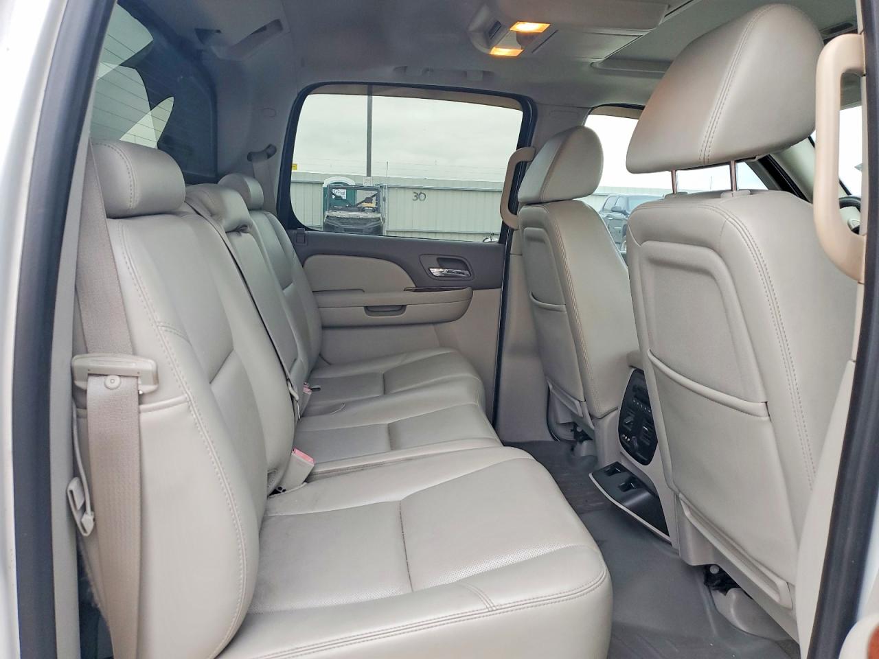 CHEVROLET AVALANCHE 2009 — 11