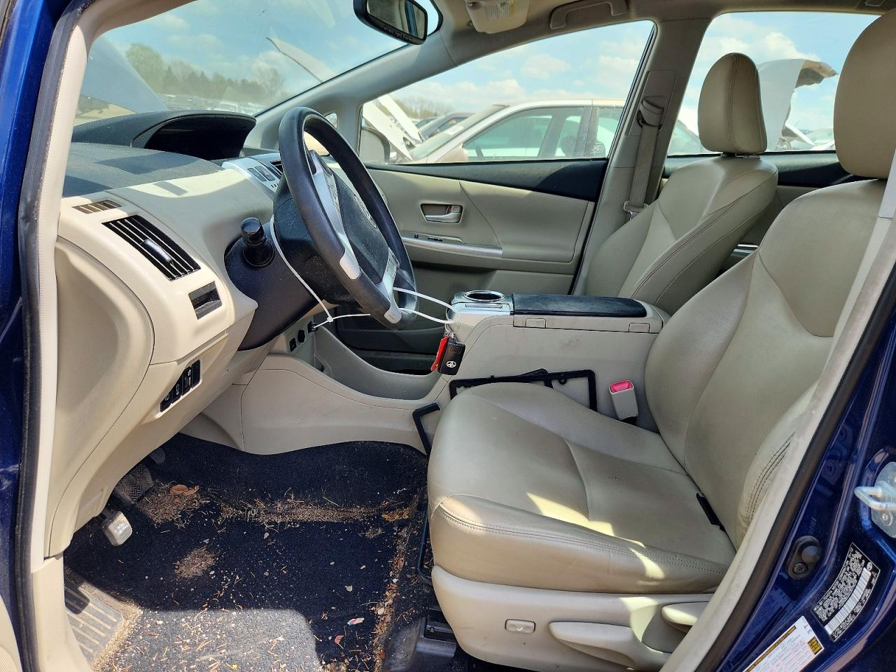 TOYOTA PRIUS V 2012 — 8