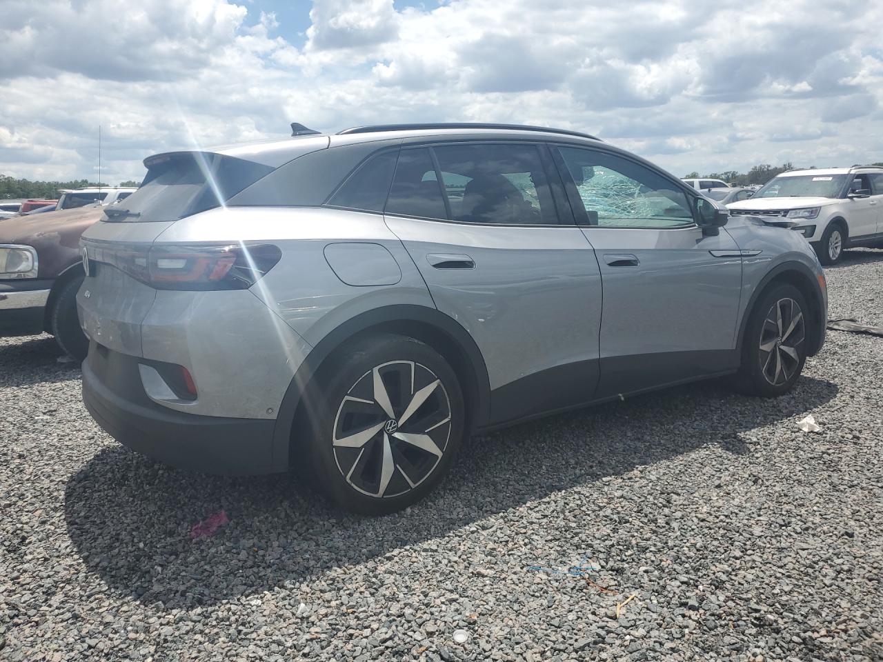 VOLKSWAGEN ID.4 2023 — 4