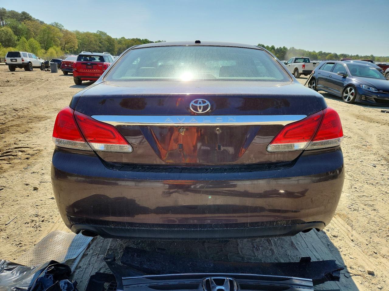 TOYOTA AVALON 2011 — 7