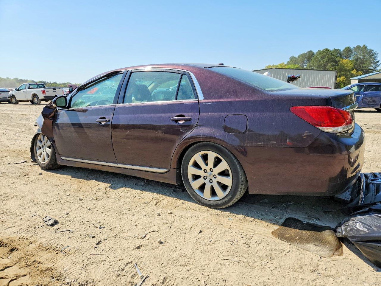 TOYOTA AVALON 2011 — 3