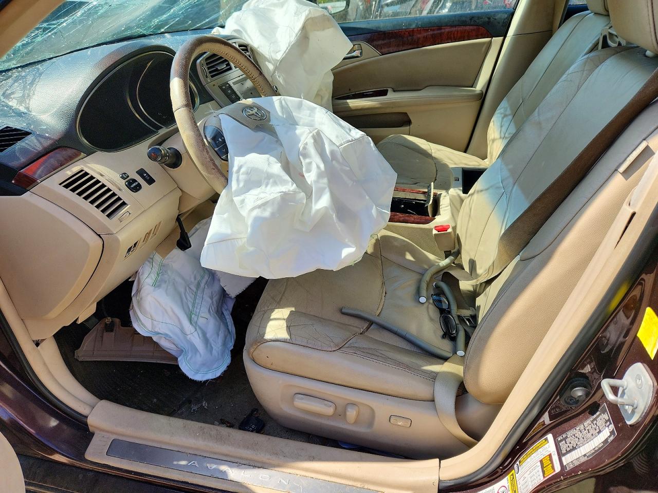TOYOTA AVALON 2011 — 8